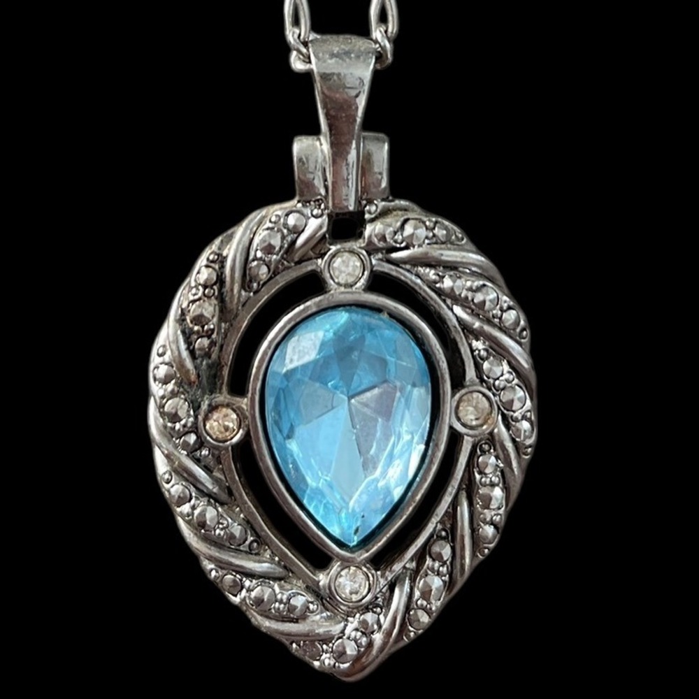 Avon Silver Rope Teardrop Necklace with Blue Faceted Stone 16" Vintage Elegance